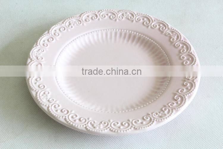 Wholesale cheap customized porcelain plate with embossed design
