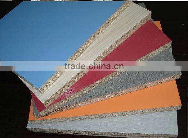 Moistureproof plain or melamine faced chipboard