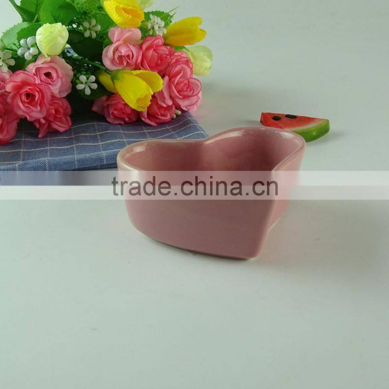 Chaozhou Supplier stocked glazed love shape porcelalin bowls household bowls