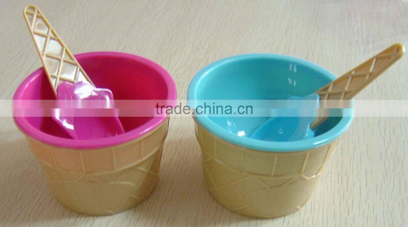 plastic ice cream dish and spoon classic