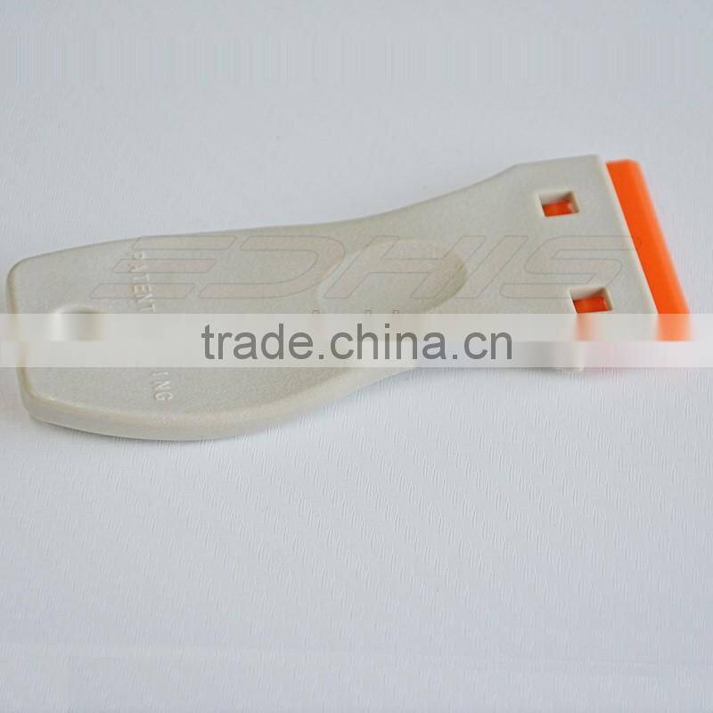 CN052 Hard Scraper with 1.5 Inch Double Side Plastic Razor Blade