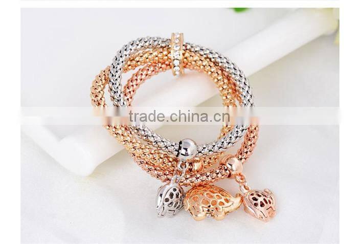 Latest design fashion gold plated jewelry zinc alloy rhinestone elephant charm bracelet