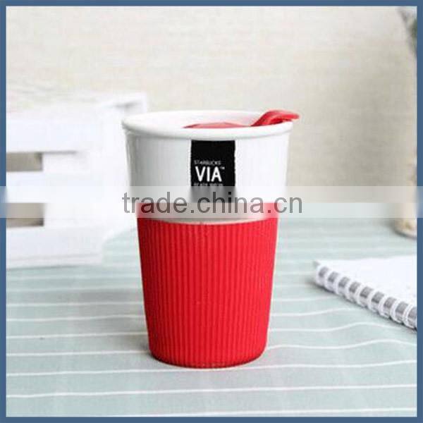 Modern simple ceramic travel coffee mug with silicone sleeve and lid
