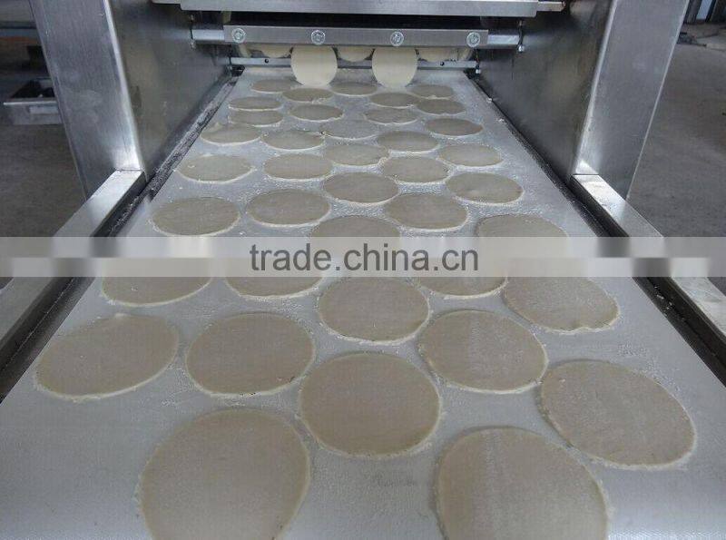 Imitation of manual dumpling skin making machine