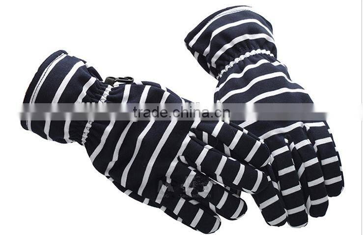 Outdoor waterproof gloves