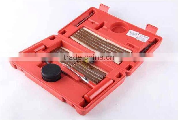 TYRE REPAIR KIT IN PLASTIC BOX WITH GLUE