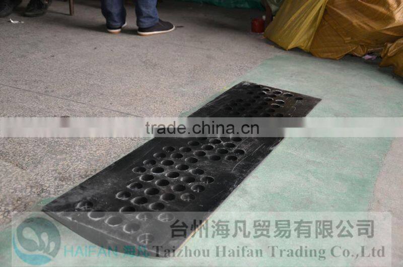 1000*320*45mm durable reflective speed hump used in Intersection/heavy strength rubber road road speed hump for crossing