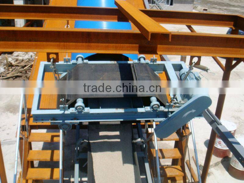 Suspension cross conveyor belt magnetic separator