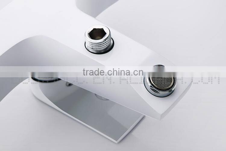 China Wholesale Fashionable Style Easy Usage Brass And Chrome Hand Shower