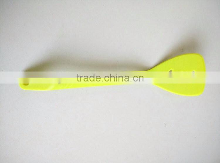 Cute Slotted Shape On The Bottom Desiring Mini Spatula