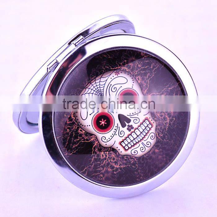 Cosmetic mirror with skull designs