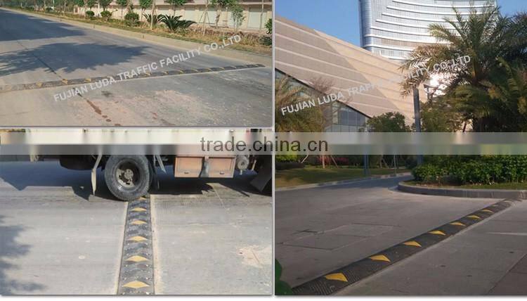 Durable synthetic recycled rubber hump road sign easy to installation