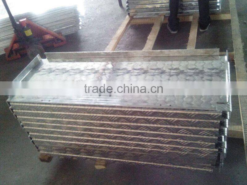 Aluminum checkered plate processing tray