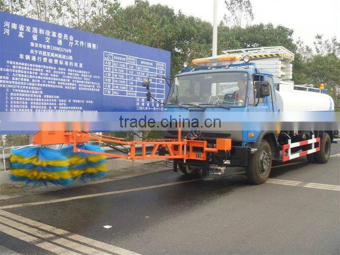 2013NEW Dongfeng 4*2 broom sweeper truck / tow road sweeper