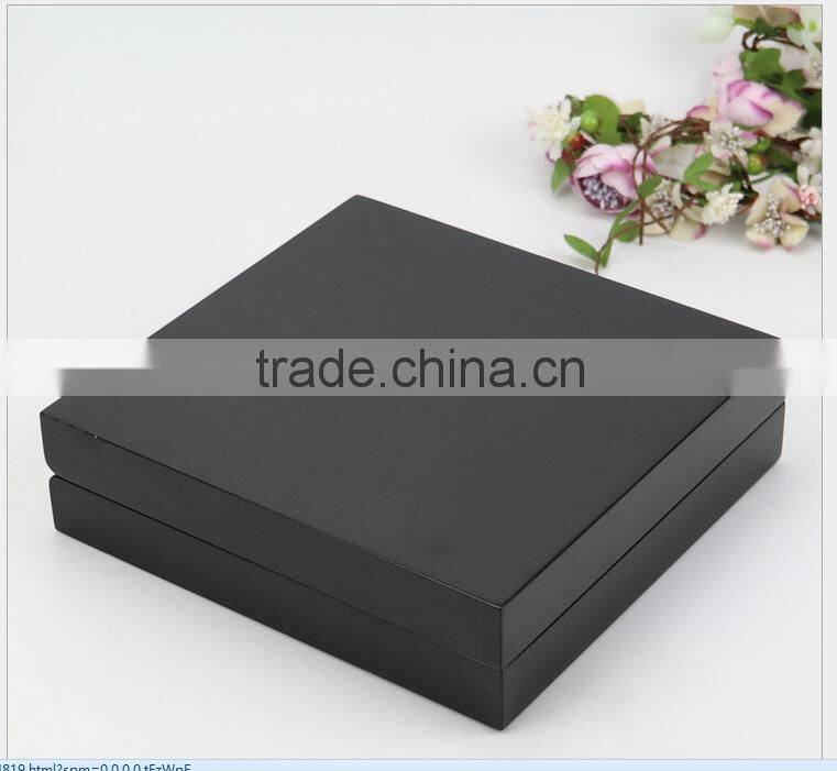 2016 Necklace Glossy Finish Wooden Box