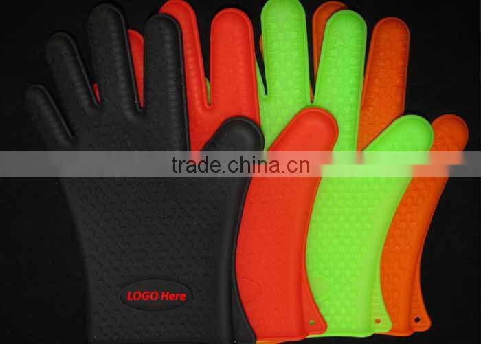 Heat-resistant microwave oven use silicone mitts