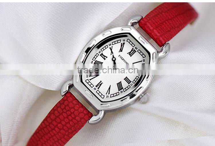 2016 Top Grade White Tonneau Fashion Diamante Lady's Quartz Wrist Watch
