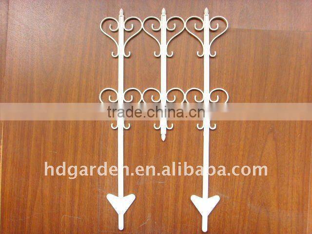 Garden plastic heart-shaped fence