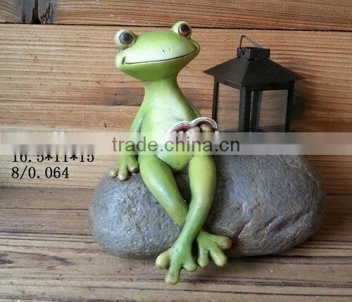 polyresin solar garden frog ornament