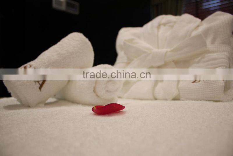 Hotel/family use 100% cotton bath towel 70*140cm Guangzhou manufacturer