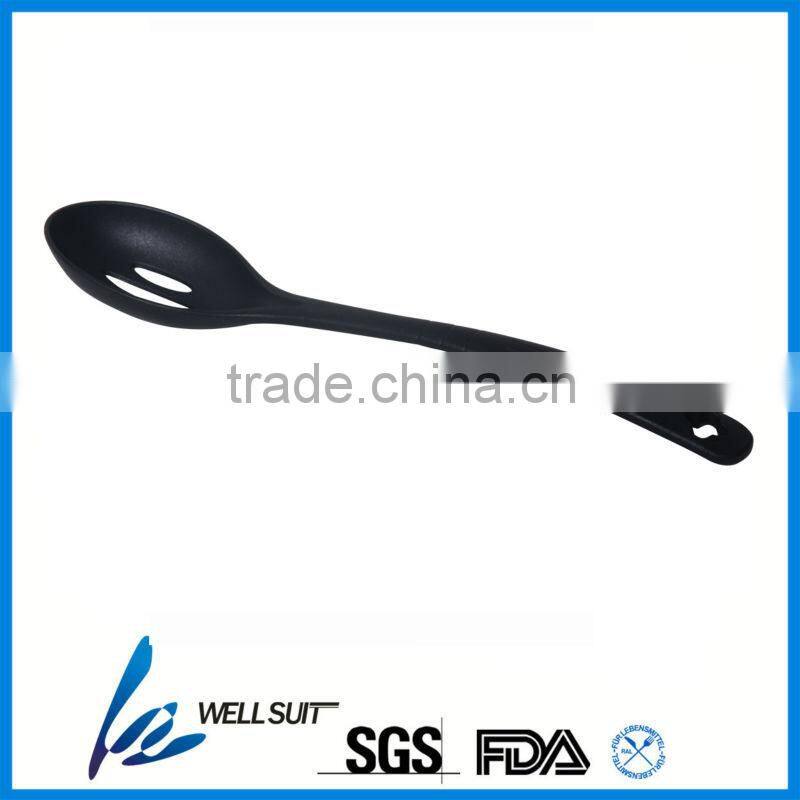 New 6 pc nylon kitchen tools set