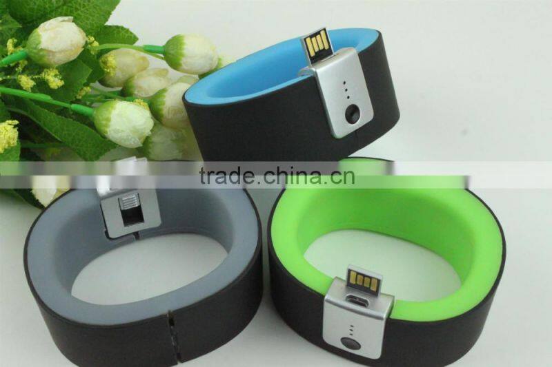 Moveable phone charger with 8G memory 2in1 charger