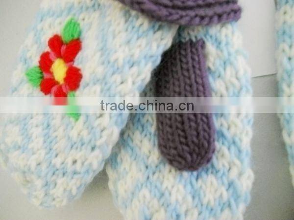 fashion lady acrylic knitted jacquard mitten hat set with embroidery