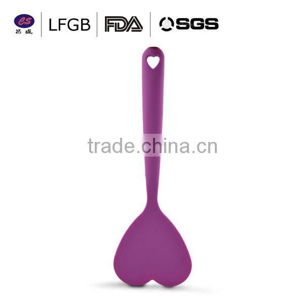 Professional customized attrive style lovely heart shape silicone spatula