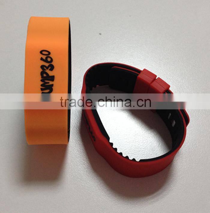 2016 alibaba bespoke Silicone RFID Wristbands