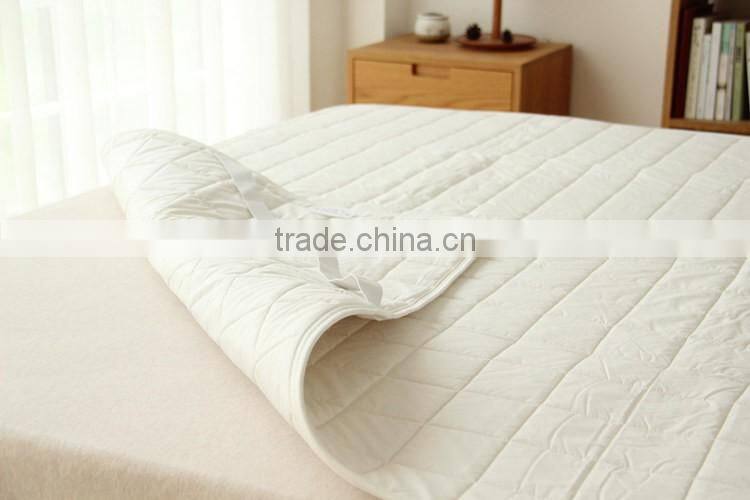 Hotel use 100% polyester filled quilted mattress topper