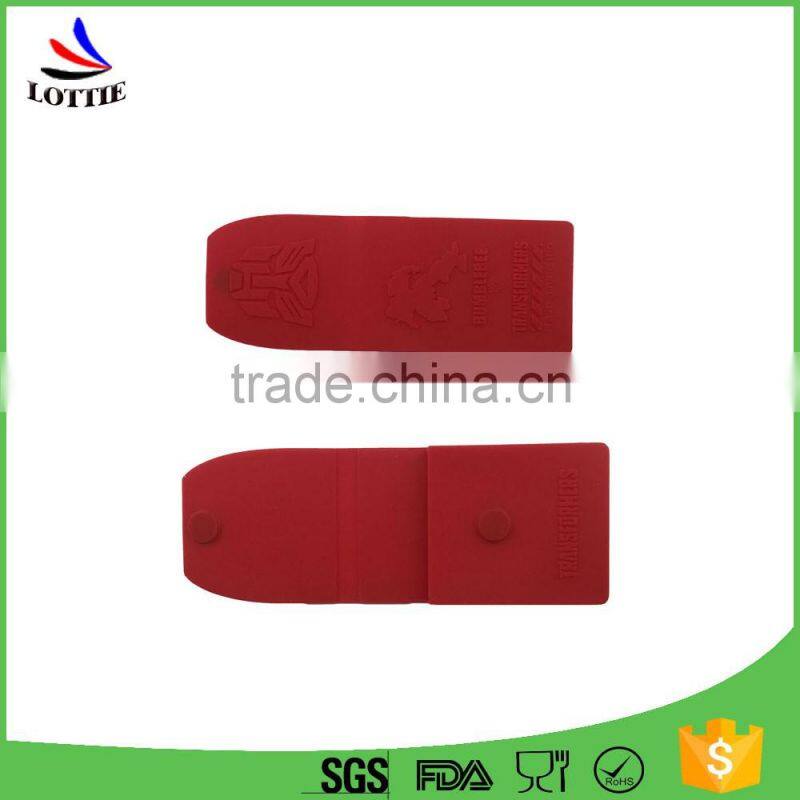 FDA grade Eco-friendly easy to clean silicone Red card wallet.