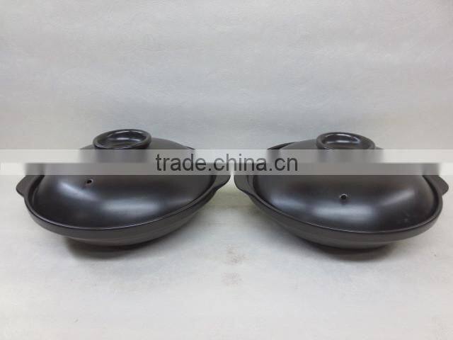 Black earthenware casserole hot pot