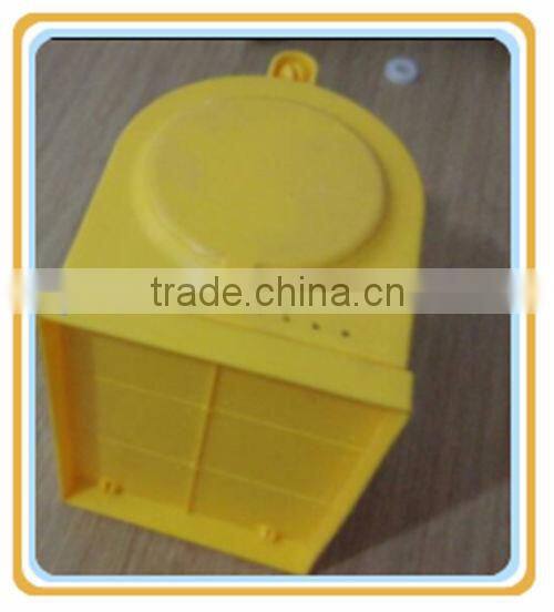 New design colorful plastic insect cage handle plastic box for children carrying