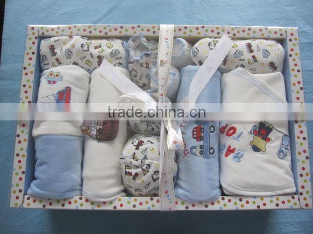 2017 Latest Design 8pcs New Born Baby Gift Set Clothes Lovely Style Breathable Baby Boy Clothes