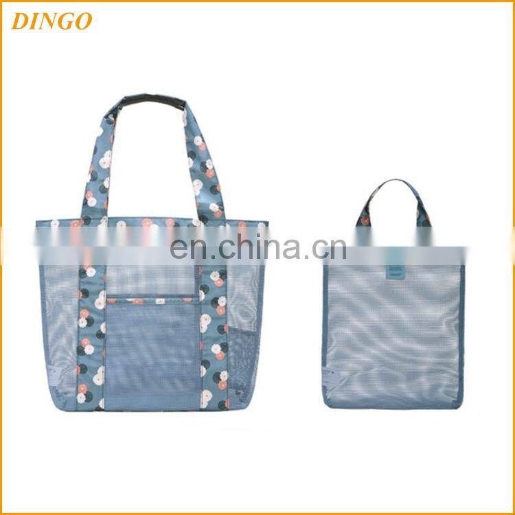 beach bag with printed and coarse rope handler