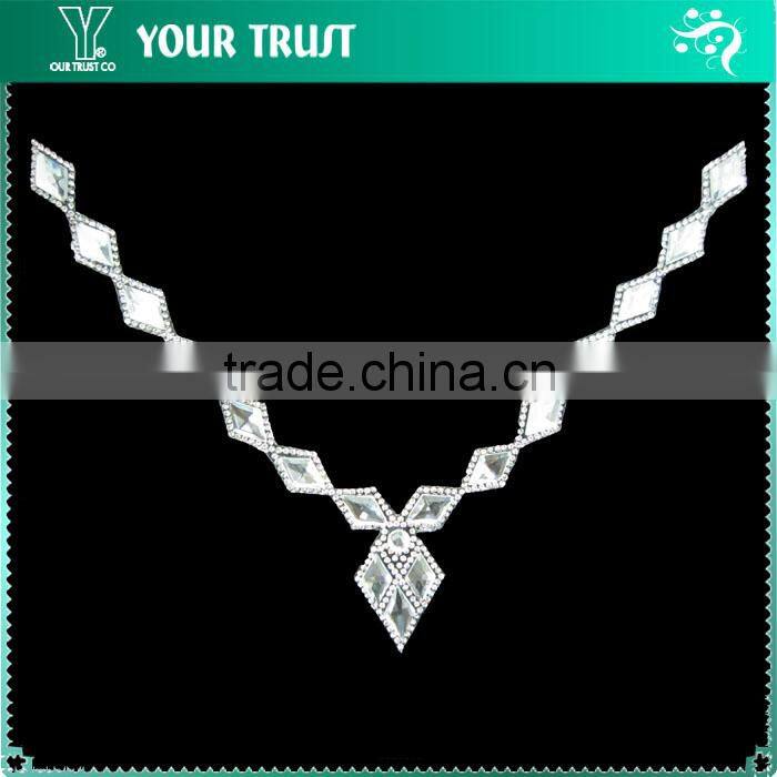 Fashion Ribbon Lady Crystal Jewelry Rhinestone Bead Necklace