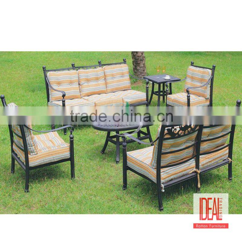 Hot Sale Outdoor PE Ratten wicker Full Woven Of Table Top Rectancle Dining Table dining set