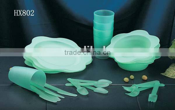 24-piece plum blossom picnic set