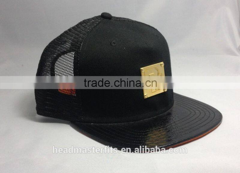 Custom Flat Brim Trucker Cap Glod Metal Plate Mesh Cap 6 Panel Pu brim Trucker Hats