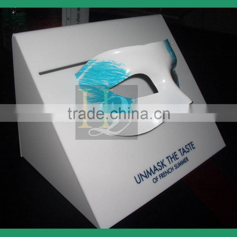 2016 New design custom white acrylic display box with mask display stand