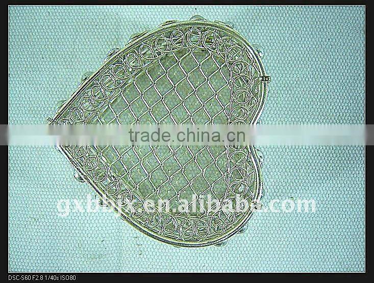 Heart shaped silver wire decorative with pearl love gift box