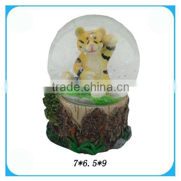 Resin Easter Presents Snow Globe / Water Globe Wholesale