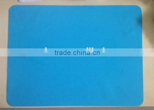 Non-stick and heat resisitant silicone placemat for dining