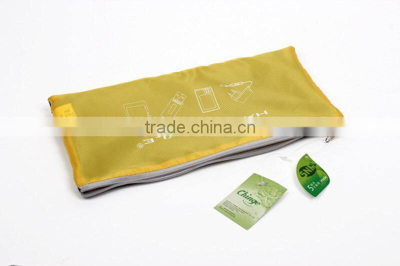 2016 Hot selling Zipper closure Polyester travel storage luggage bag