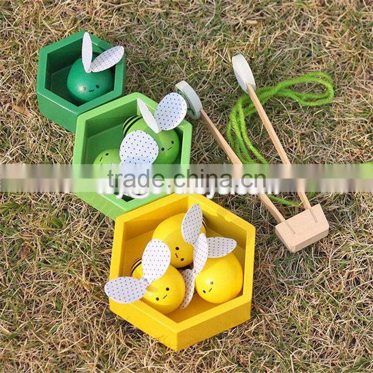 New design kids funny wooden bee toys custom children wooden cartoon bee toys W01B039
