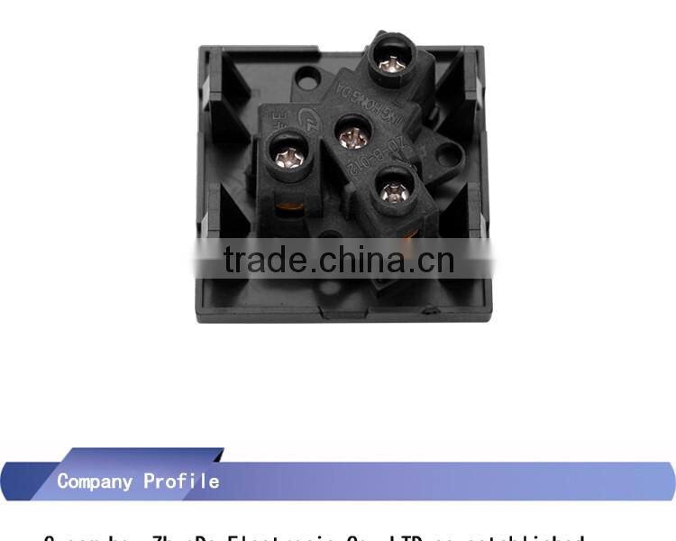 Square Internetional standard output socket