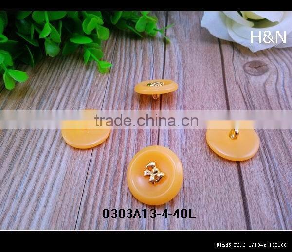 2014 new fashion polyester resin button manufacturer