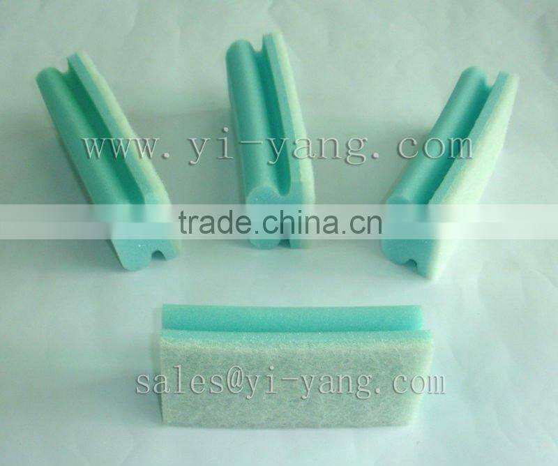 Grip cleaning sponge scourer