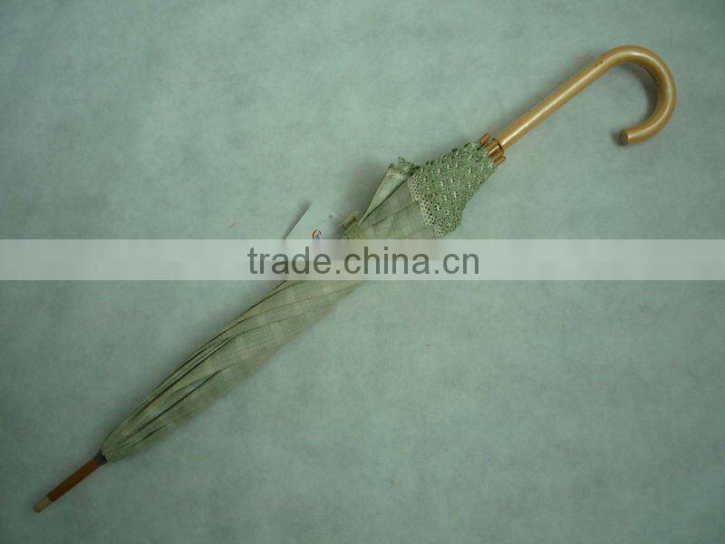 Ladies sun wooden umbrella with lace