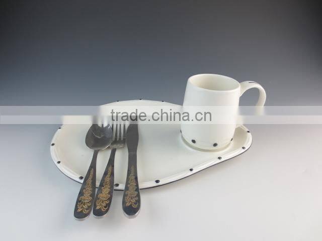 Description: ceramic eco-friendly durable dinner ware type dinner sets for one person with stain steel knife ,spoon and fork